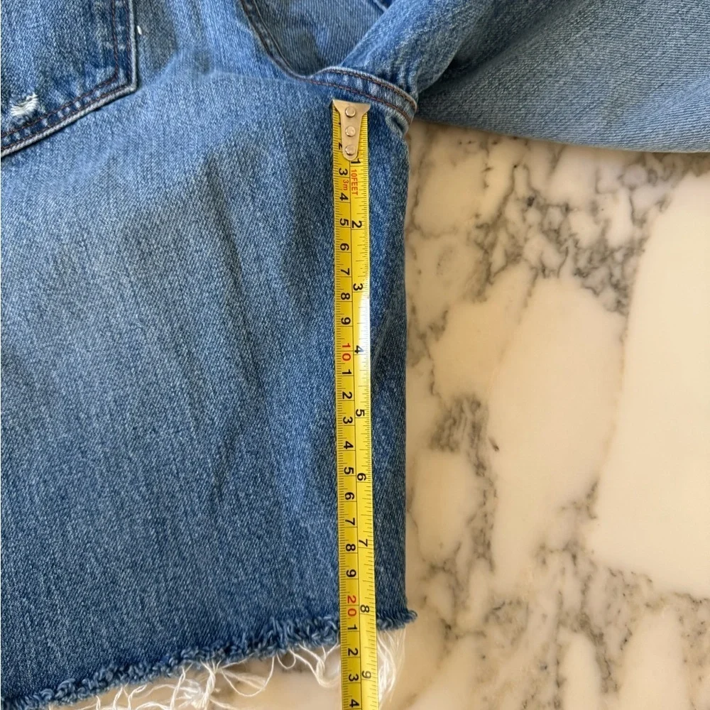NWT Madewell Long Denim Shorts in Pedersen Wash 26 missing interior button
